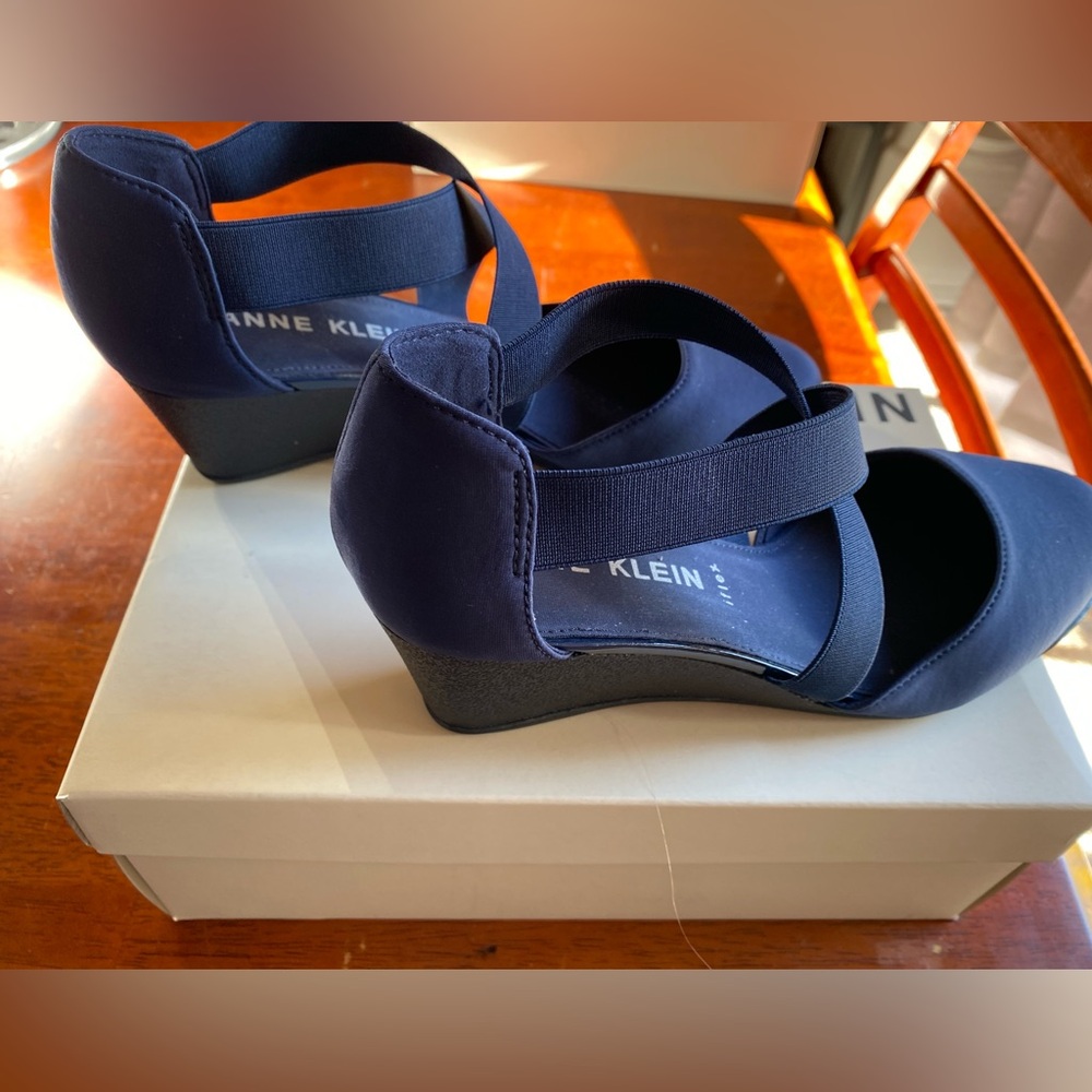 Wedge dress shoes